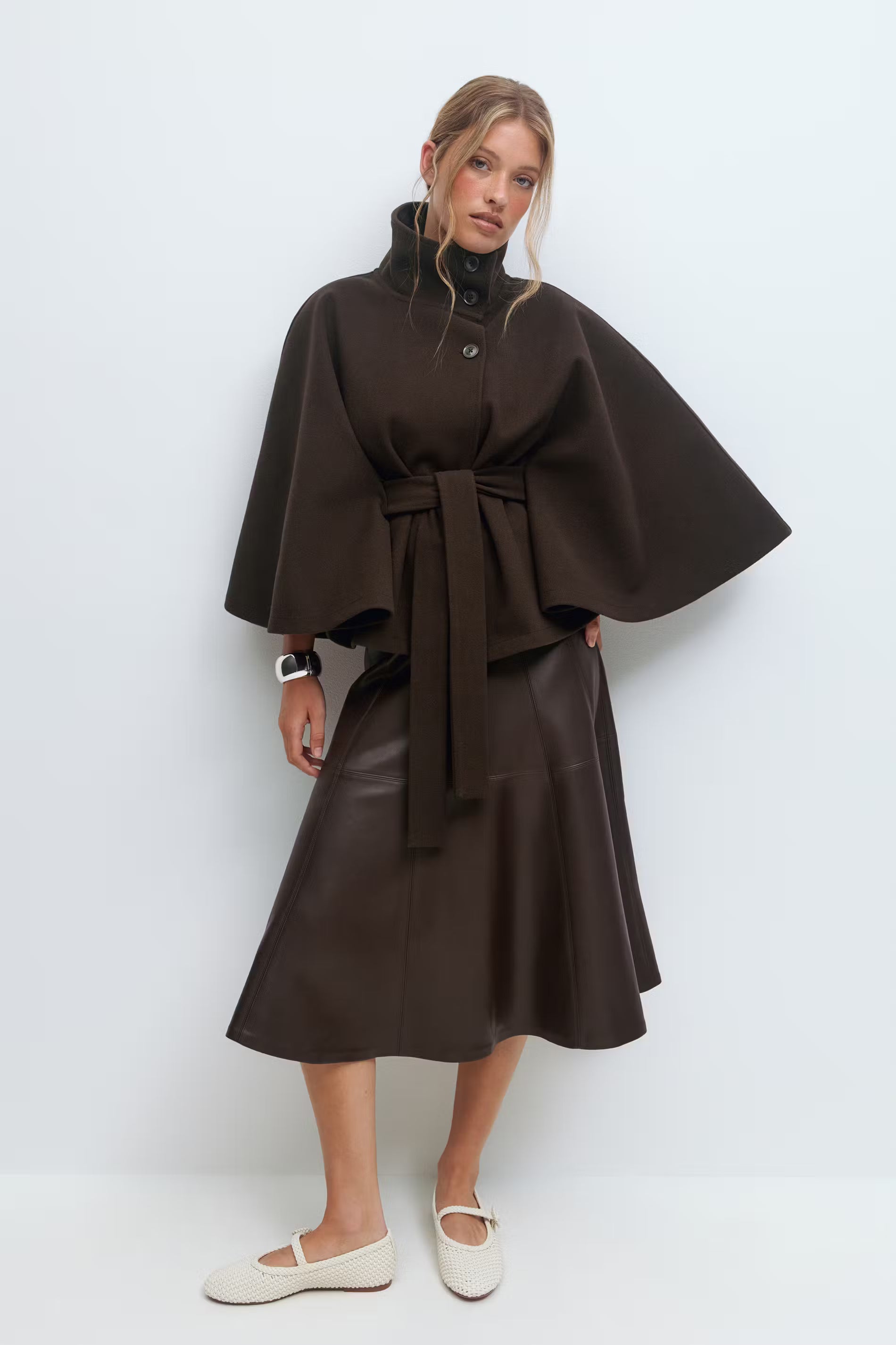 The Solenne Cape - Chocolate Brown MYCLOTHOS® - MYCLOTHOS®