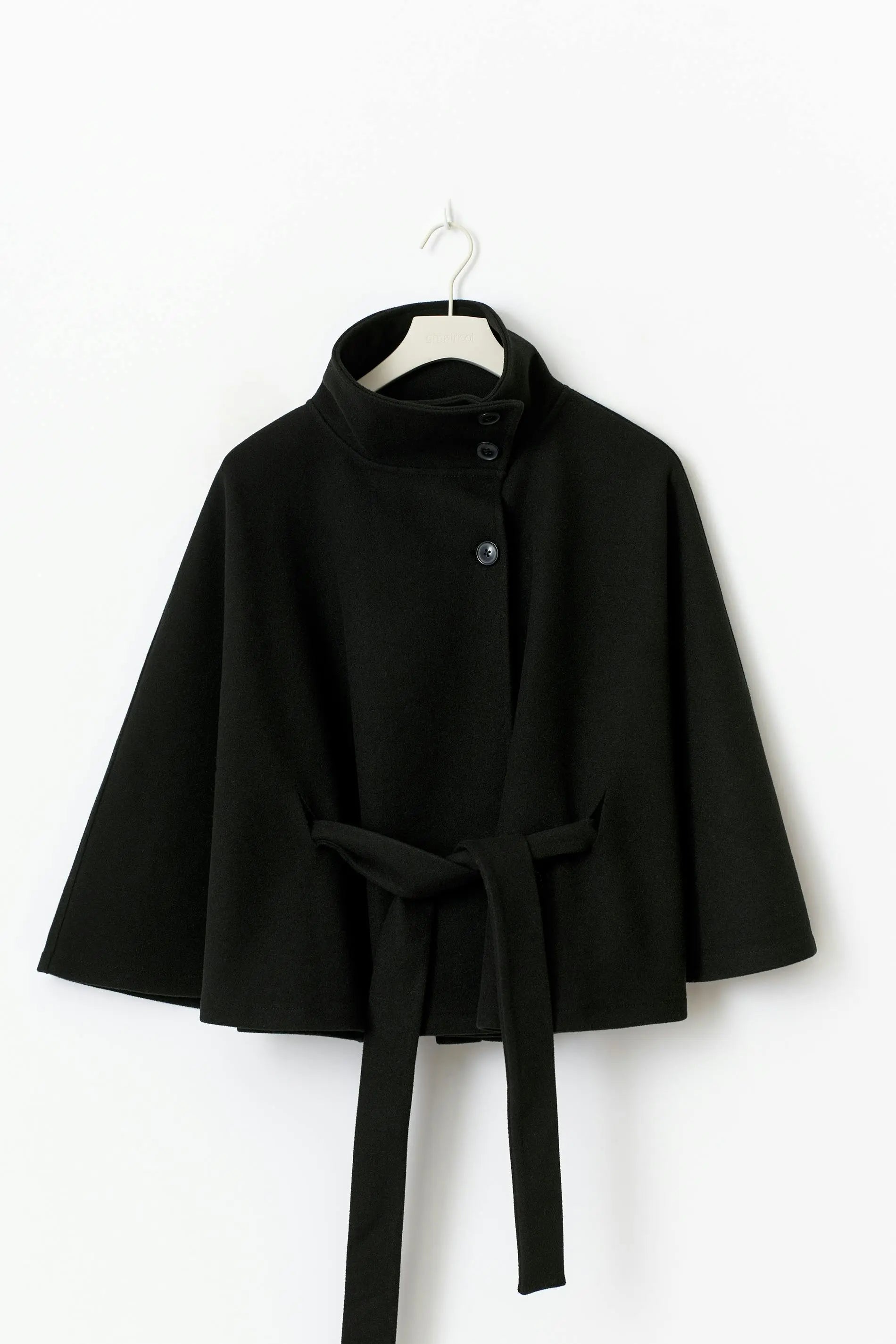 The Solenne Cape - Noir MYCLOTHOS® - MYCLOTHOS®